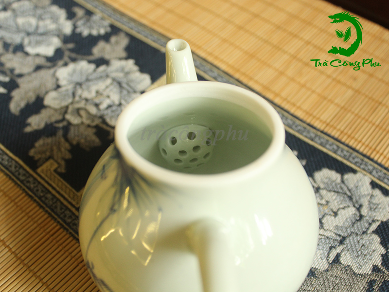 Ấm được tráng men sứ bóng